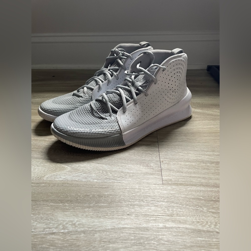 Men’s under armor sneakers Size 12